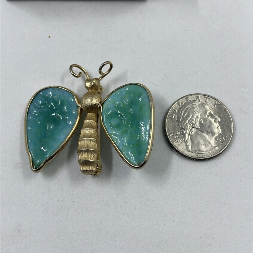 Weiss Brushed Gold-tone Butterfly w Faux Jade Molded Green Glass Wings‎ 1960s - Picture 8 of 12